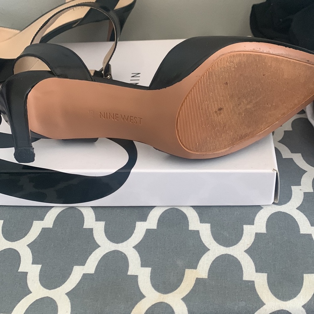Woman’s Nine West Black Shoes - Picture 3 of 3